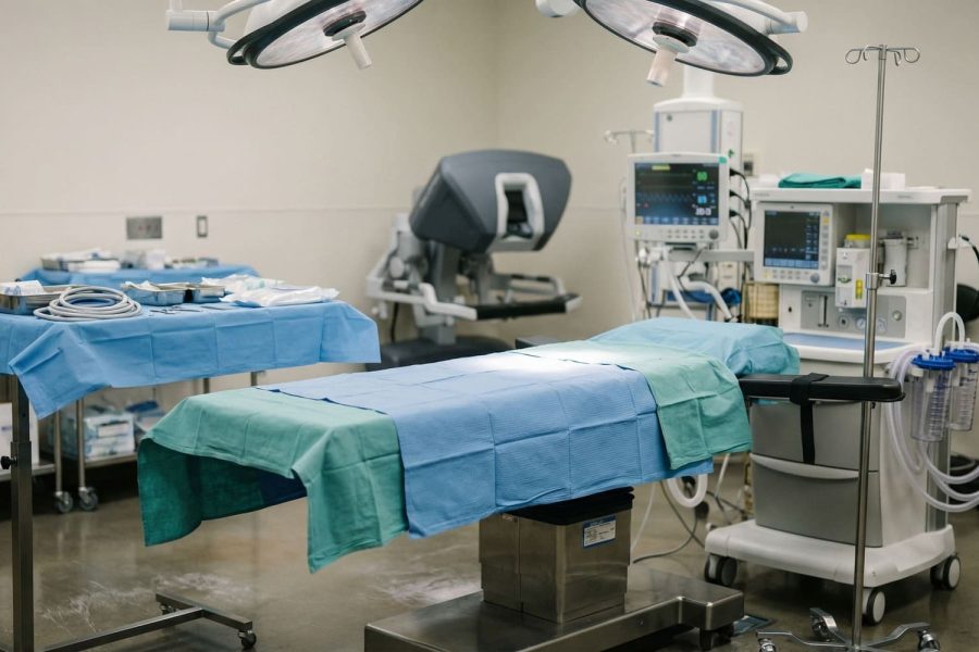 Major surgical procedures guide showing realistic hospital prep, recovery planning, and clinical equipment details